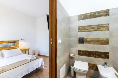Deluxe Double Room with Side Sea View image 7