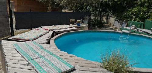 CHALET BOIS DE LA MAISON D'A COTE gîte à louer Saint-Saturnin-lès-Avignon