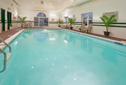 Country Inn & Suites by Radisson, Louisville East, KY