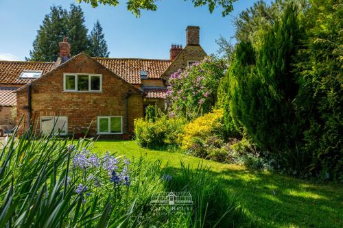 Cliff House Holiday Cottages - image 11