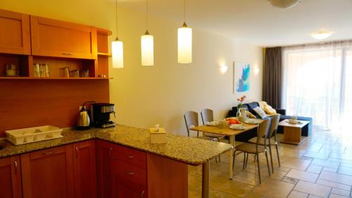 2 bedrooms, 4 beds