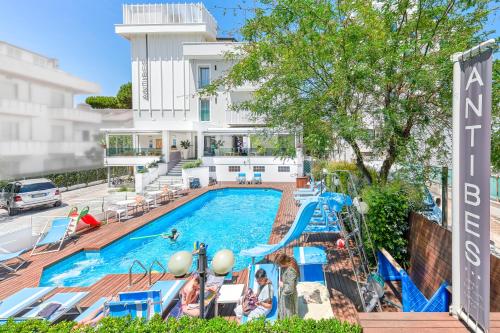 Family Hotel Antibes -50m dal mare - in Riccione