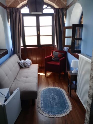 1 queen bed, 1 sofa bed