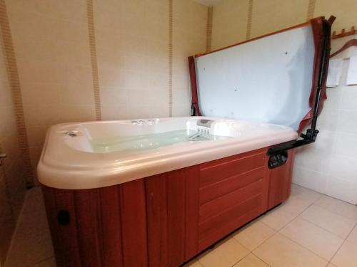 L'Atelier d'Arthur - Gîte chaleureux avec jacuzzi.