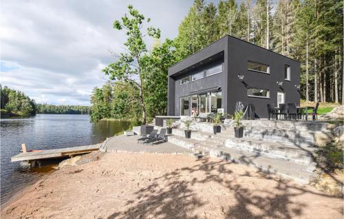 Stunning home in Bors with 3 Bedrooms, Sauna and WiFi - Borås