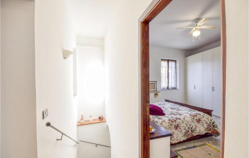 Stunning home in Vado Ligure with 2 Bedrooms and WiFi