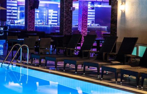 Comet Deluxe Hotel photo