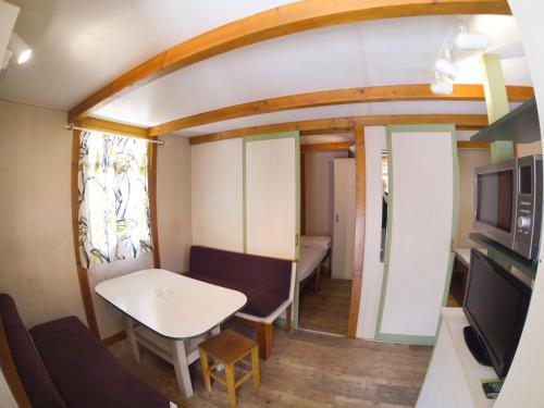 2 bedrooms, 4 beds