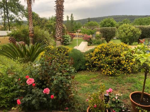 Kert, LE Cabanon des hirondelles in Villecroze