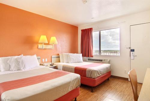 2 double beds