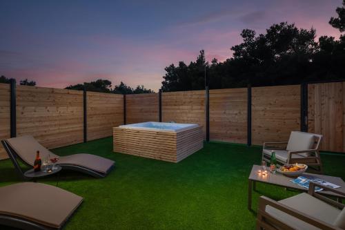 Suite with Private Garden & Hot Tub image 3