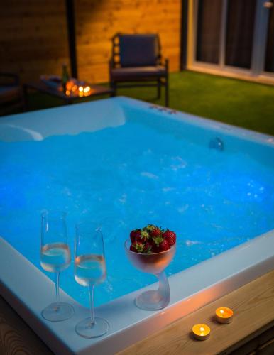 Suite with Private Garden & Hot Tub image 5