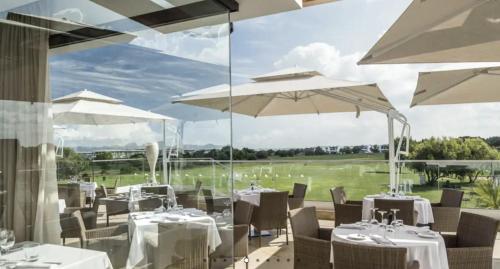 레스토랑, Havre de paix au BahiaGolf Beach, Résidence Front Mer (Havre de paix au BahiaGolf Beach, Residence Front Mer) in 보우즈니카