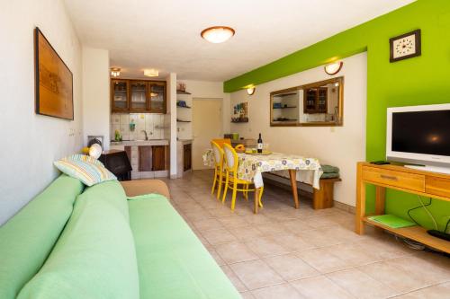 ห้องส่วนกลางสำหรับนั่งเล่น/ดูทีวี, Maris in สเวติ ฟิลิป อี ยาคอฟ