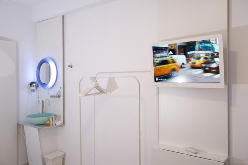 Single Room with Shared Toilet