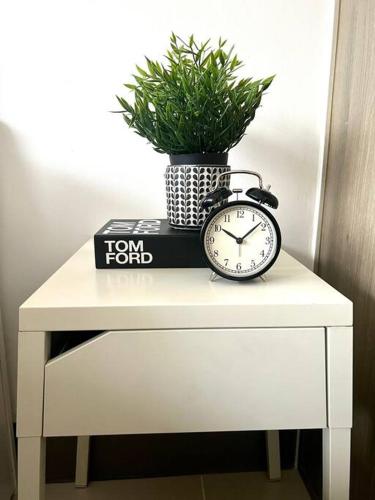 Cozy Condo in EDSA mins walk to Ortigas & Megamall photo