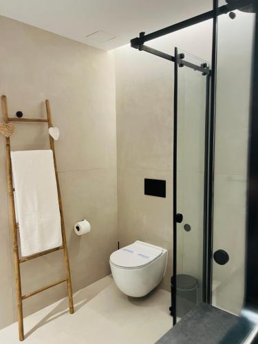 Standard Double or Twin Room image 7