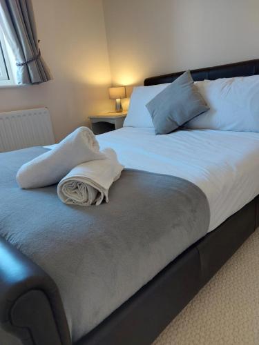 Ashford 3 Bed Holiday Home Sleeps 5 Parking for 2 cars Super Fast WiFi gîte à louer Ashford International Railway Station