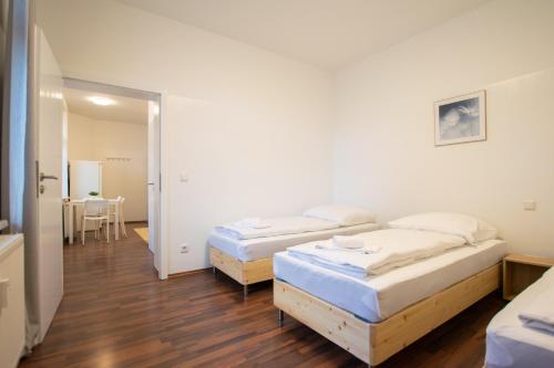 Tolstov Apartments - 1 or 4 Room Apartments - 15 Min to Messe DUS - 10 Min Old Town DUS, Дюссельдорф (фото 7)