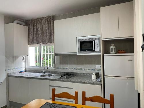 Apartamentos Bolonia Paraiso - image 5