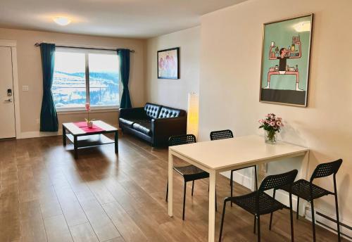 Kelowna new lake view 2bedrooms close BIG WHITE in Kelowna, Canada