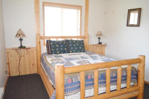 1 queen bed, 1 sofa bed