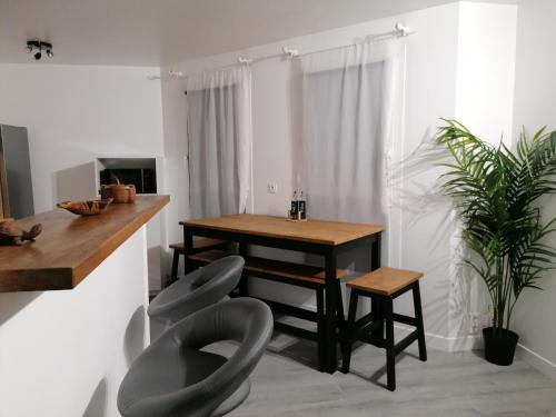 Facilities, Great bright and spacious apart + private parking in Louvres