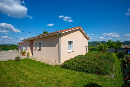 Maison chaleureuse avec jardin 1500m2