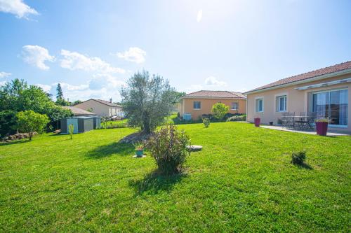 Maison chaleureuse avec jardin 1500m2