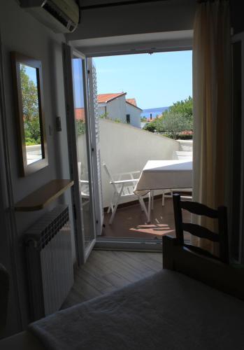 Studio with Balcony (3 Adults)  image 5