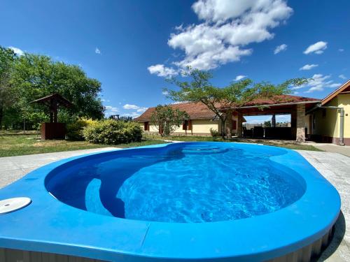 Swimming pool, Levendulas Tanya Szarvas - Jakuzzi es medence in Szarvas