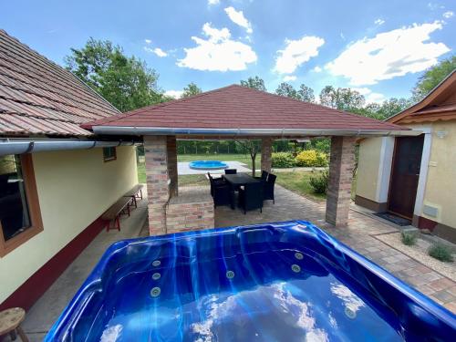 Hot tub, Levendulas Tanya Szarvas - Jakuzzi es medence in Szarvas