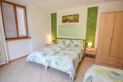 Camera tripla, balcone