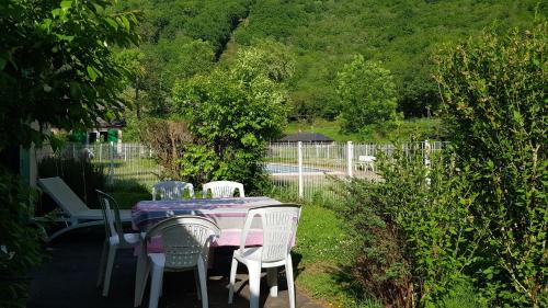 Village de 19 gites avec Piscine et restaurant, Grand Vabre Nature