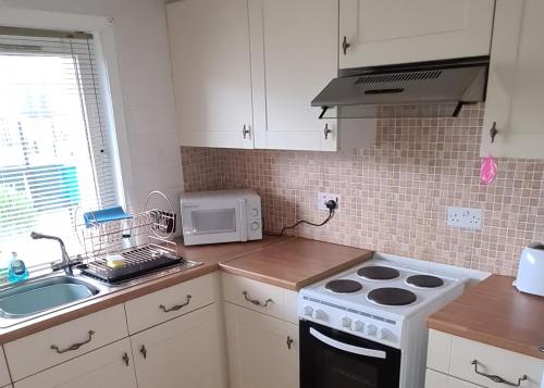 Konyha, Beautiful 2-Bed Apartment in Campbeltown in Campbeltown Városközpont