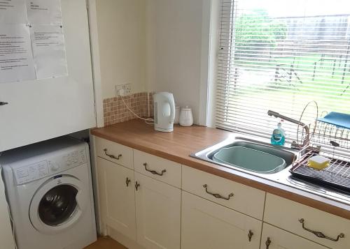 Konyha, Beautiful 2-Bed Apartment in Campbeltown in Campbeltown Városközpont
