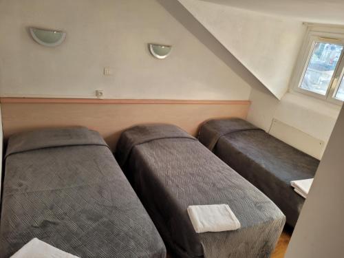 Room, family, 3 beds