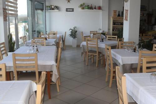 Hotel Tirona - image 7