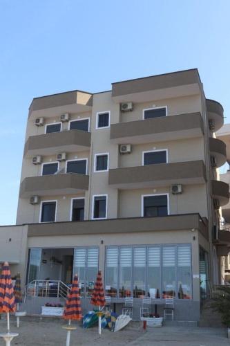 Hotel Tirona - image 10