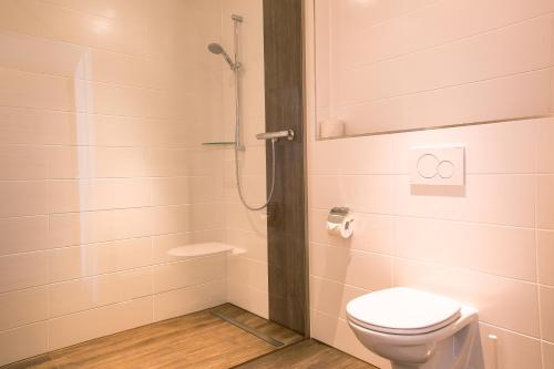 ห้องน้ำ, Aparthotel Altomunster - Garni in อัลโทมูนสเทอร์