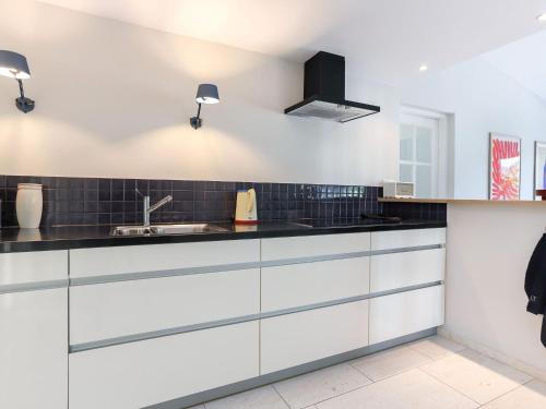 Cuina, Holiday Home near Veerse Meer with Sauna in Kamperland