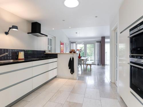 Cuina, Holiday Home near Veerse Meer with Sauna in Kamperland