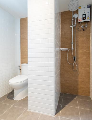 Deluxe Double or Twin Room image 8