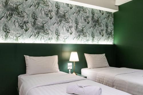 Deluxe Double or Twin Room image 6