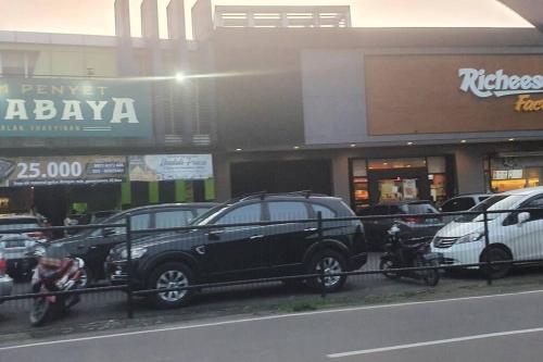 Restaurant, Ray SmartHouse Grandwisata in Tambun Selatan