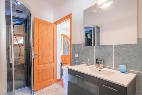 Can Mossenyer Can Mossenyer