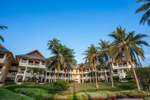 Outrigger Laguna Phuket Beach Resort