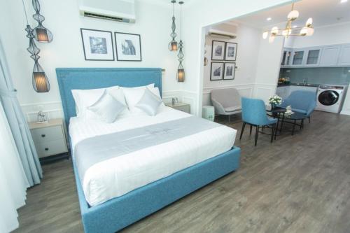 1 queen bed, 1 sofa bed