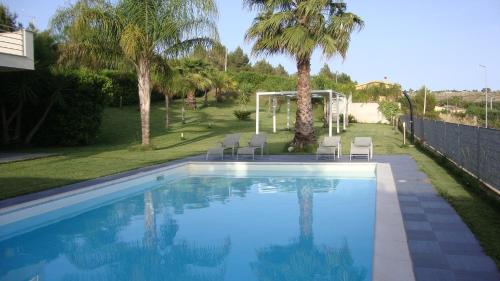 . appartamento in moderna villa con piscina