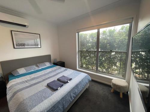 Tropical Ocean Vibe Holiday House in Strathpine